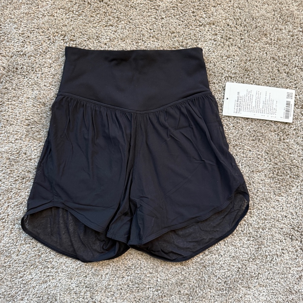 NWT Lululemon Nulu and Mesh High-Rise Yoga Short 3.5" Black Size 2